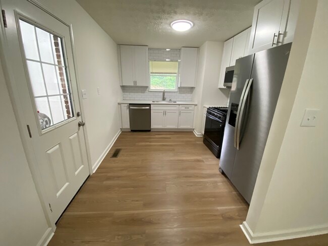 Building Photo - 1548 Mary George Ave NW Rental