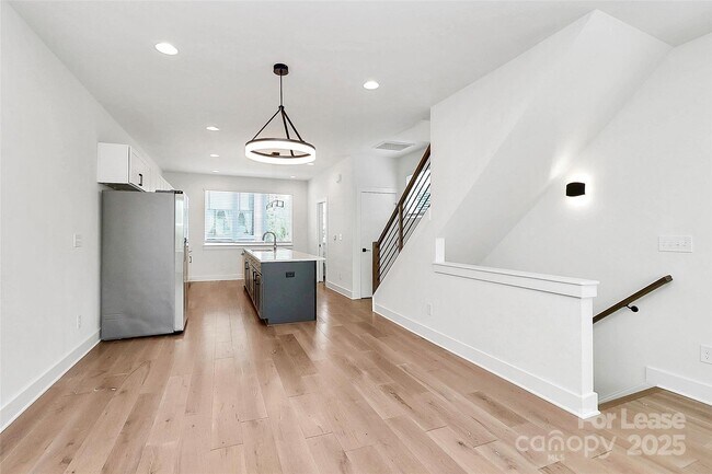 Photo - 1919 W Trade St