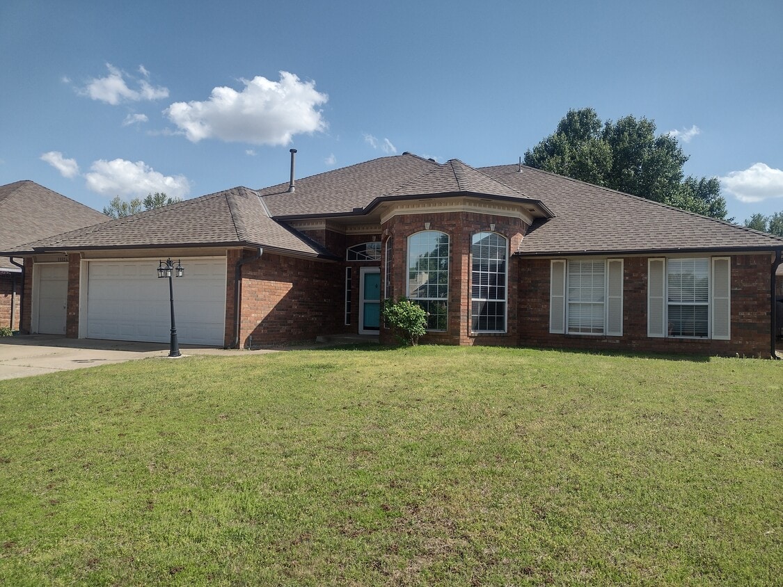 Photo - 11824 SW 3rd St (Yukon, OK)