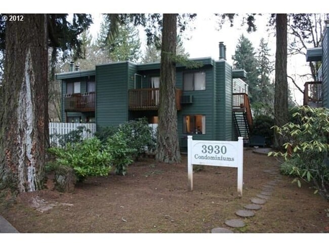 Building Photo - 2 Bedroom Condo in Lake Oswego
