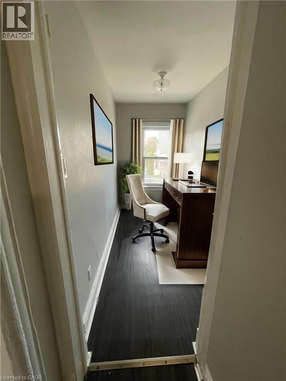 Photo - 17 Victoria Ave Unit Upper