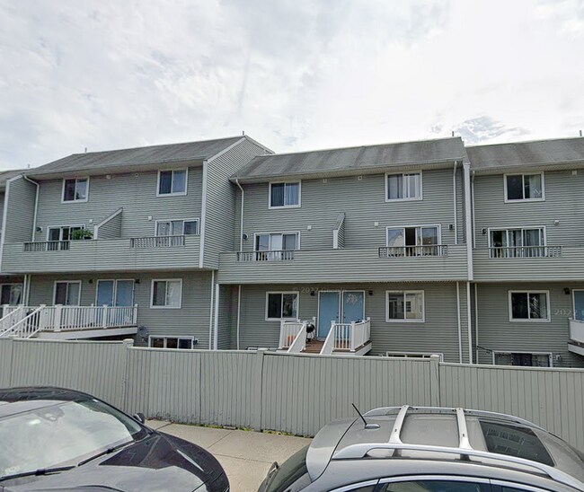 Photo - 150 North Beacon St Apartamentos