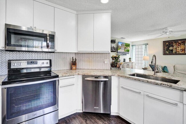 Photo - 285 Bridgeton Way