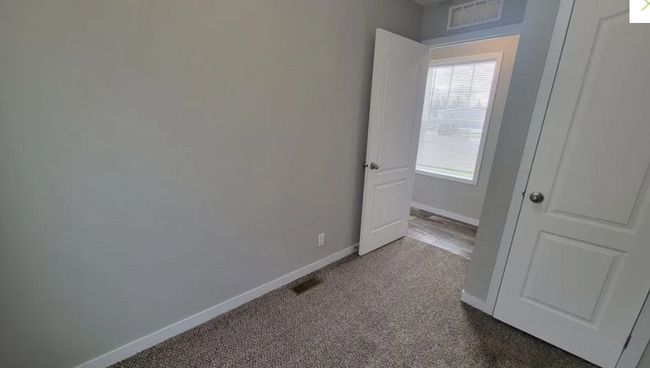 Photo - 118 Applewood Ln