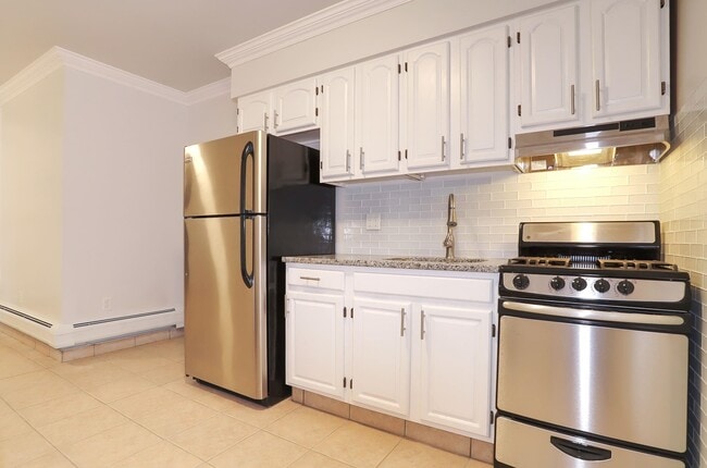 Building Photo - 6311 Dewey Ave Unit 1