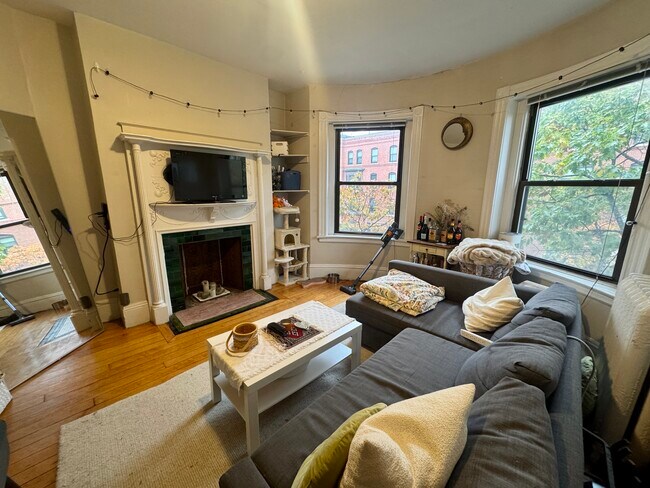 Building Photo - 614 Columbus Ave Unit 5