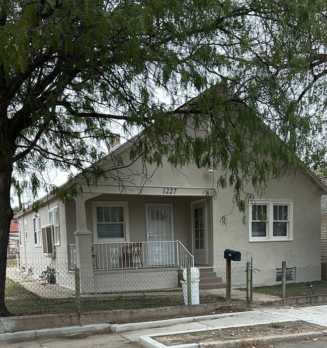 Building Photo - 1227 Egan Ave Unit 1227