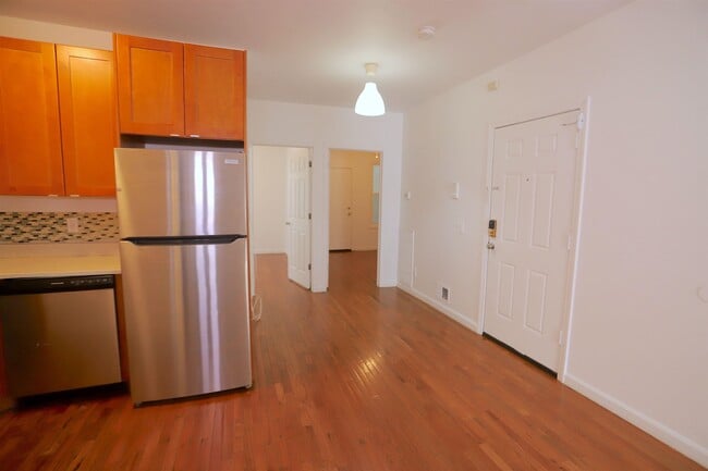 Building Photo - 195 Webster Ave Unit 2