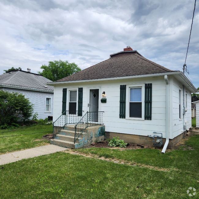 Building Photo - 1109 E 15th St Rental