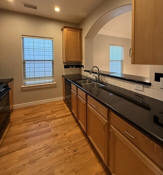 Photo - 2939 Clinton Dr