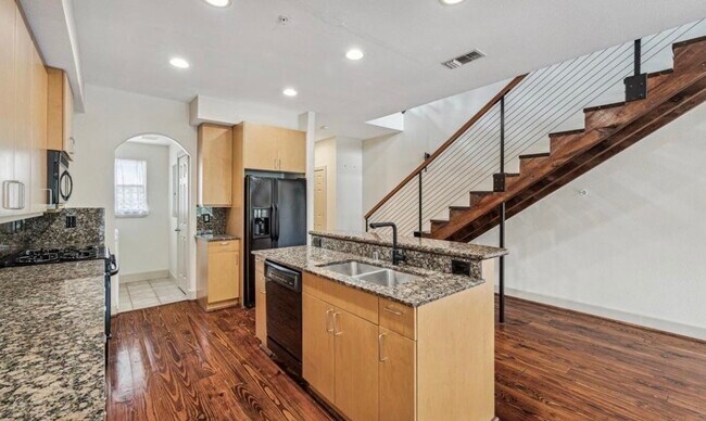 Photo - 1618 Elgin St Unit 10