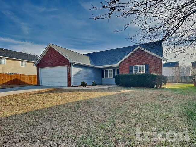 Building Photo - 814 Topsail Dr