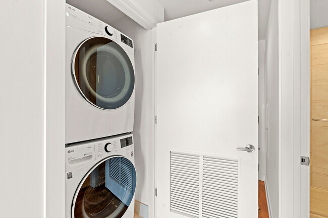 Photo - 234 W Hill St