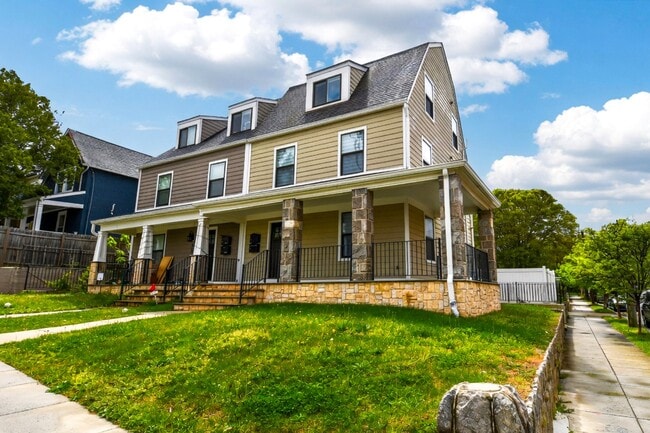 Photo - 901 Lawrence St NE Unit B