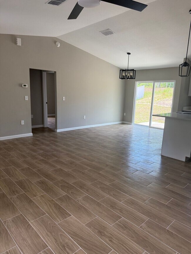 Photo - 277 Oak Ln Cir