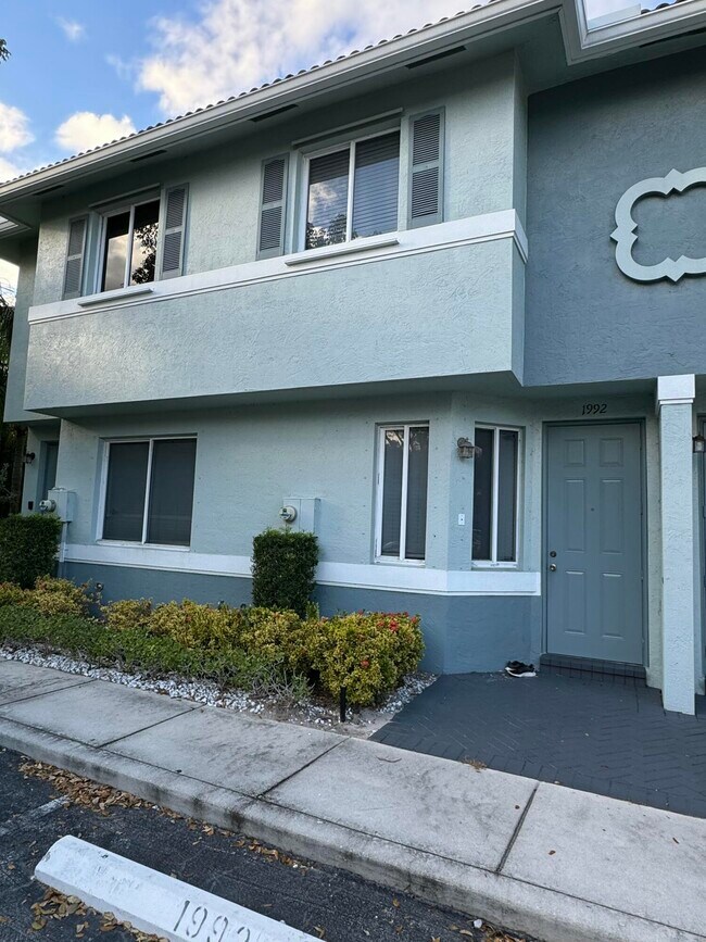 Photo - 1992 Alamanda Way