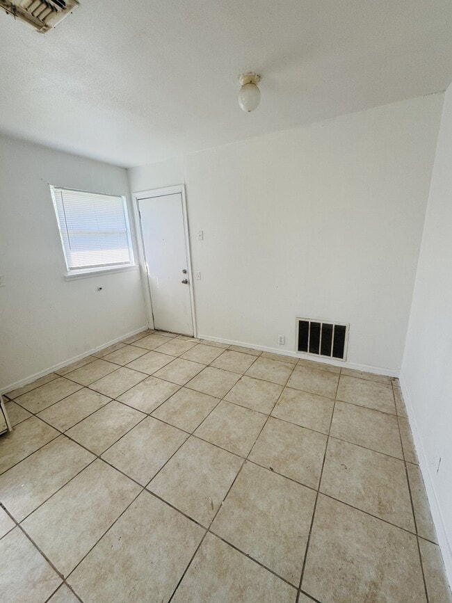 Photo - 1807 Westcliff Dr