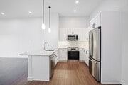 1BR, 1BA - 760SF - Kitchen
