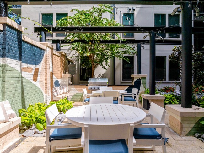 Elliston 23, Nashville, TN, Courtyard