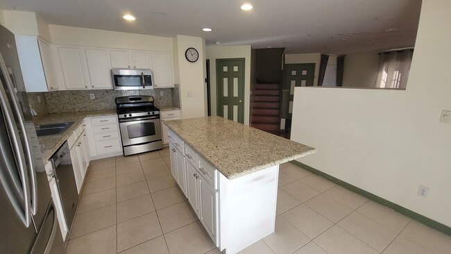 Photo - 1537 Hermocilla Way