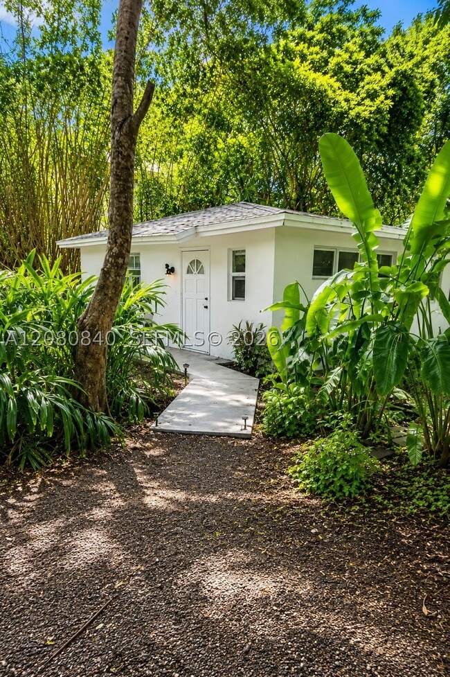 Building Photo - 4790 SW 65th Ave Unit 1