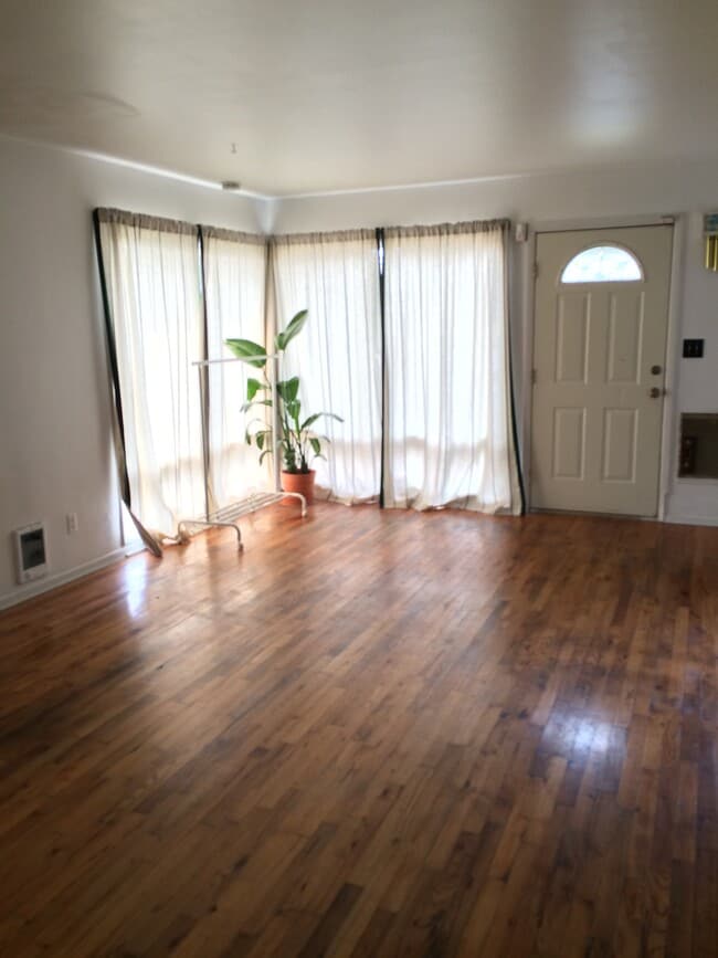 Building Photo - 4808 SE Salmon St