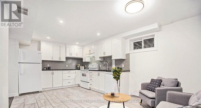 Photo - 33 Majestic Dr