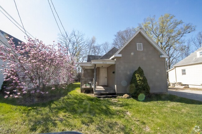 Building Photo - 3 Bed 2 Bath Home
