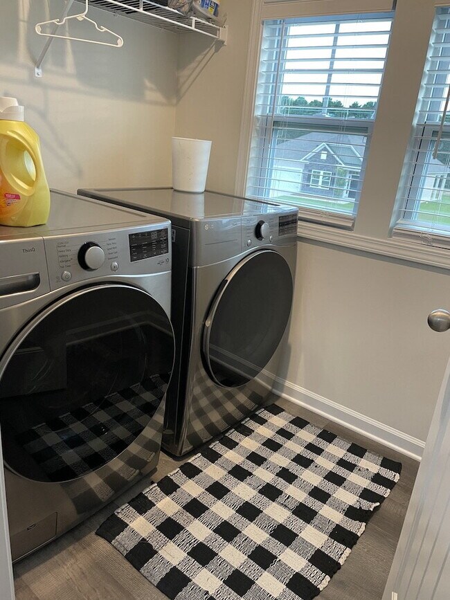 Available in June! - Available in June! Apartment