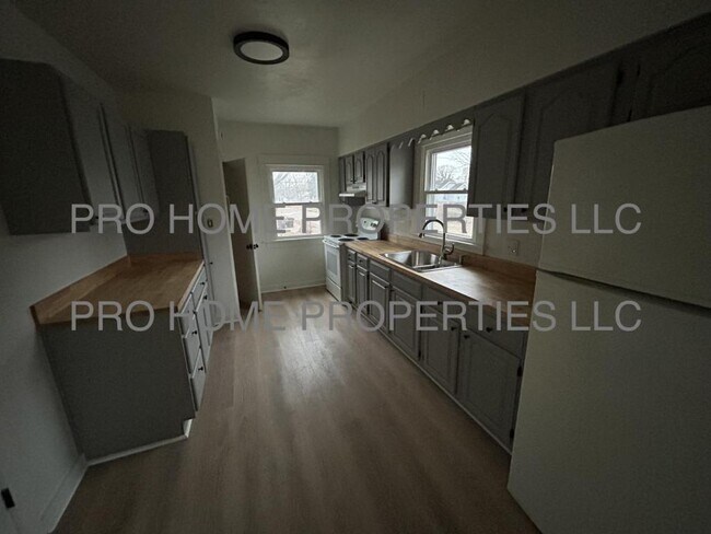 Photo - 400 Walton Ave