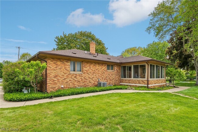 Photo - 836 Jacoby Rd