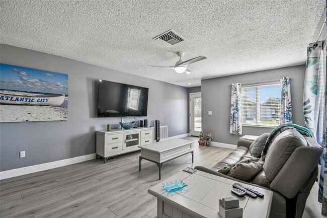 Photo - 3160 Downing St