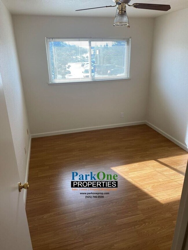 Photo - 20563 Yeandle Ave