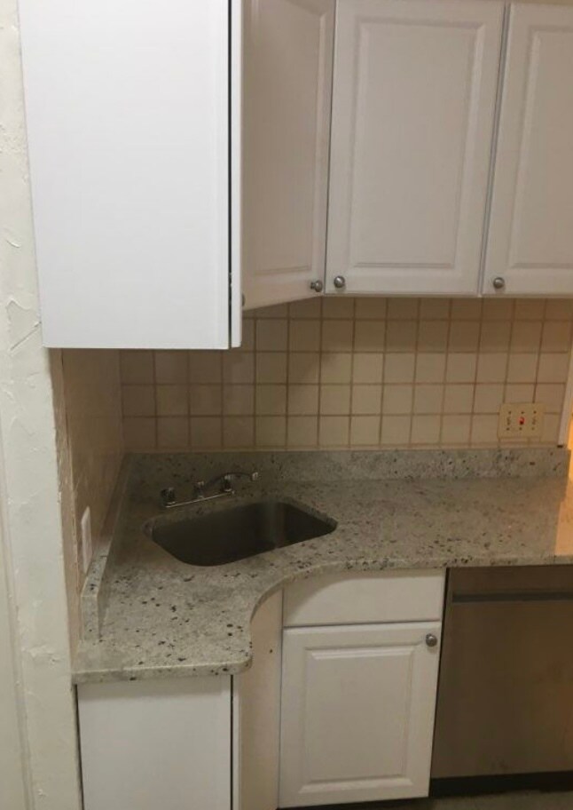 Photo - 8 Adella Pl Unit 2