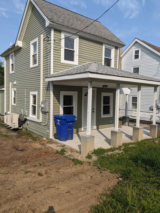 Photo - 932 Main St