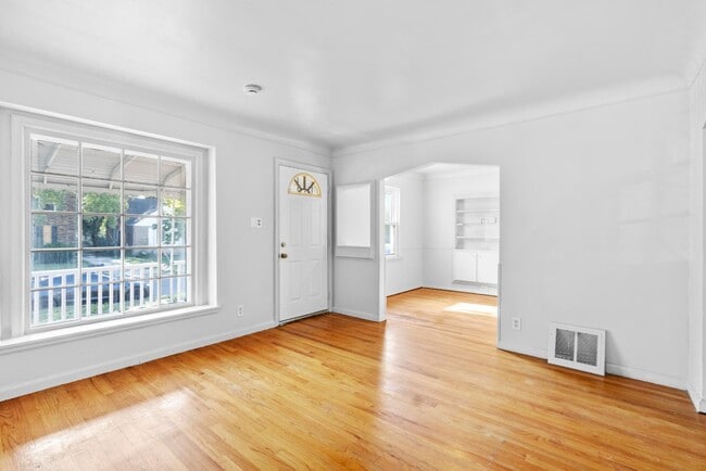 Photo - 11419 Somerset Ave