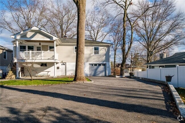 Building Photo - 1320 Mamaroneck Ave Rental