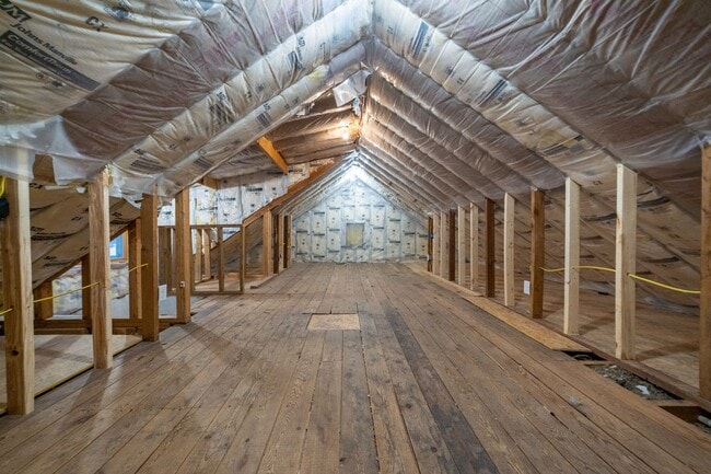 Building Photo - 3 Bedroom Appleton House