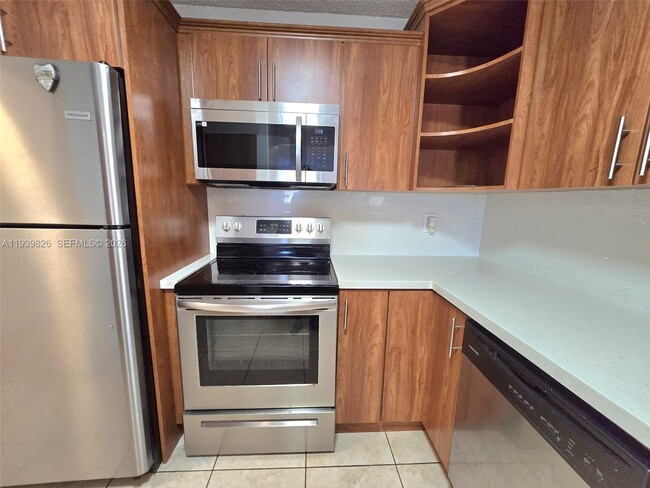 Building Photo - 6960 Miami Gardens Dr Unit 2-531