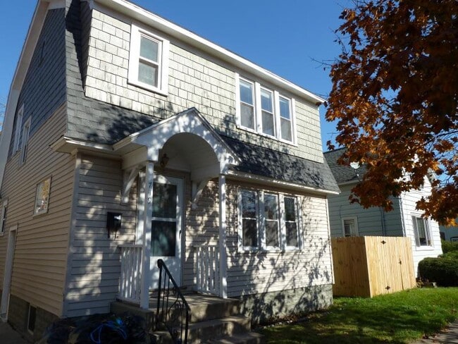 Building Photo - 719 11th St NW