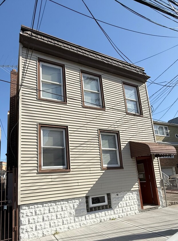 Photo - 122 Cross St (Harrison, NJ)