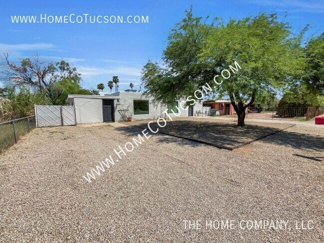 Photo - 4855 E 2nd St