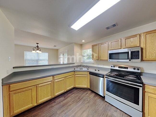 Photo - 605 Daniel Ct