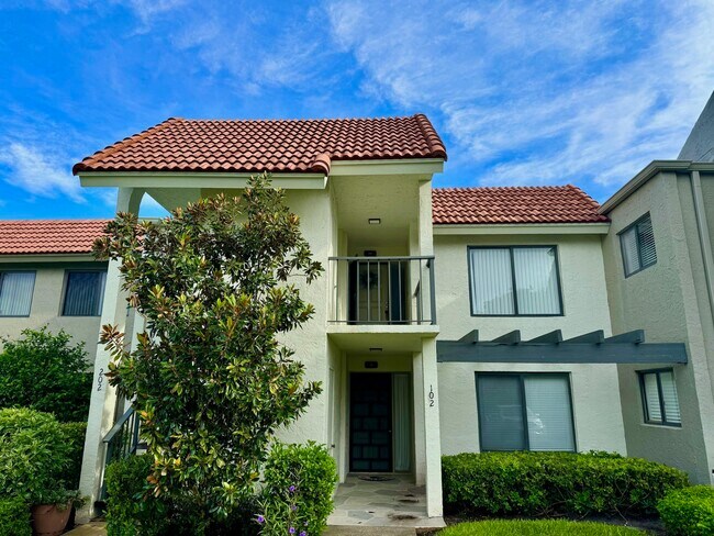 Building Photo - 5560 Fairway Park Dr Unit 102 Rental