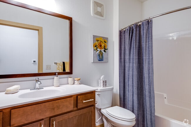 Baño - Parkview Grand Partners LLC