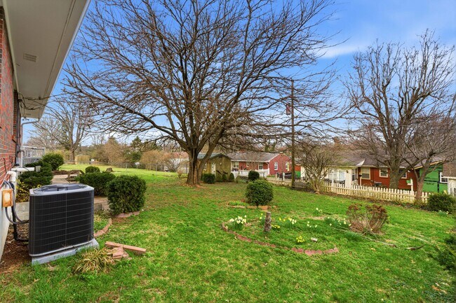 Photo - 925 Ashland Ave