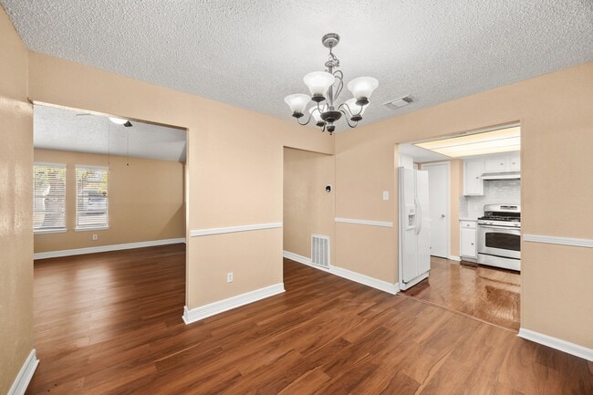 Photo - 1014 Three Forks Dr