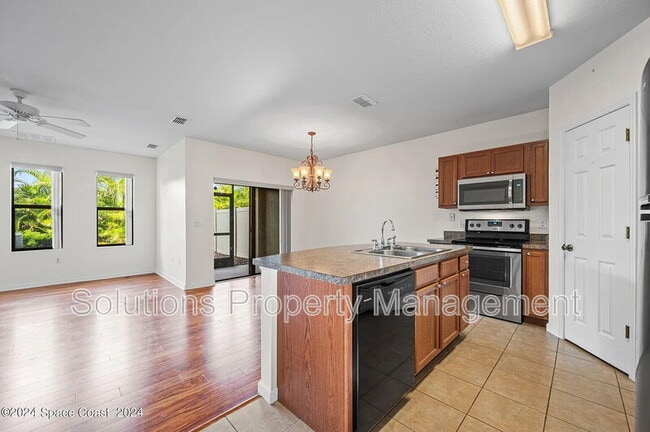 Photo - 1375 Lara Cir
