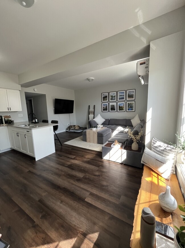 Building Photo - 480 Lonsberry Dr