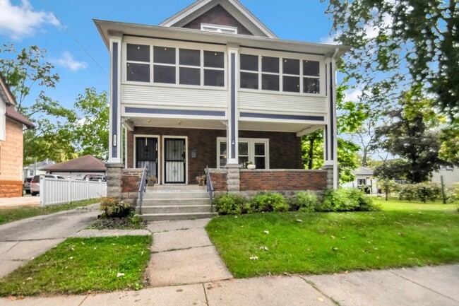 Building Photo - 1319 Prairie Ave Unit 1319 1/2